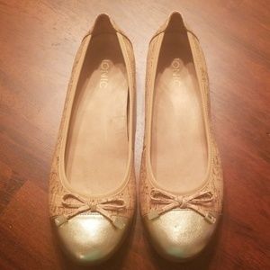 Vionic Cork and Gold Flats